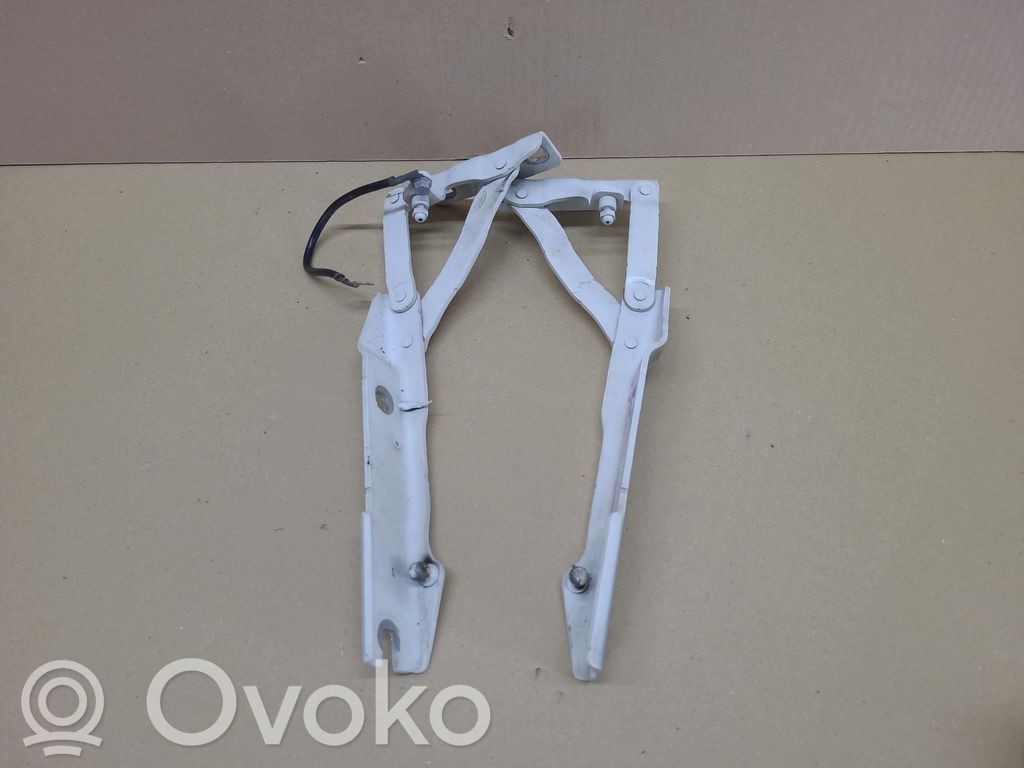 Engine bonnet/hood hinges   008728