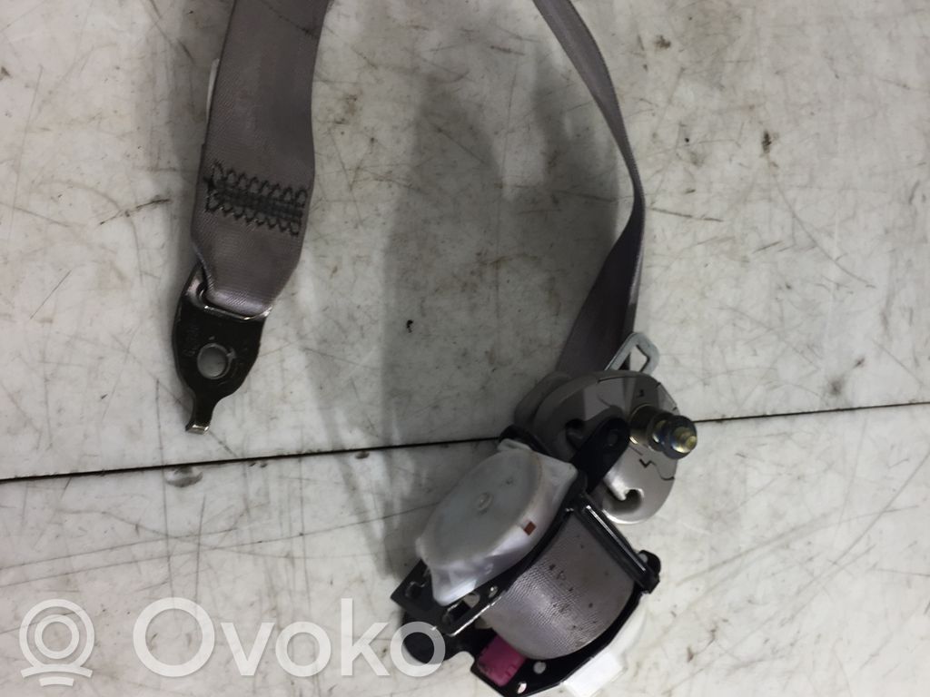 Mitsubishi Grandis Pas bezpieczeństwa trzeciego rzędu 