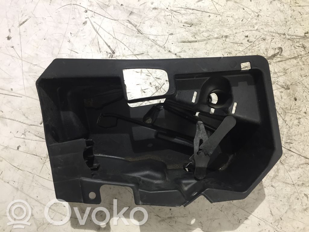 Volkswagen Touran I Caja de herramientas 