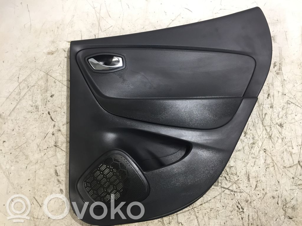 Renault Captur Boczki / Poszycie drzwi tylnych 