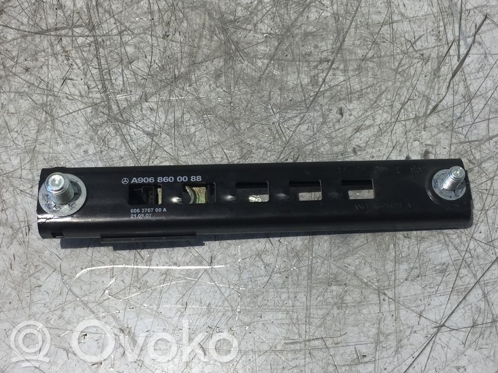 Mercedes-Benz Sprinter W906 Szyna regulacji pasa bezpieczeństwa 