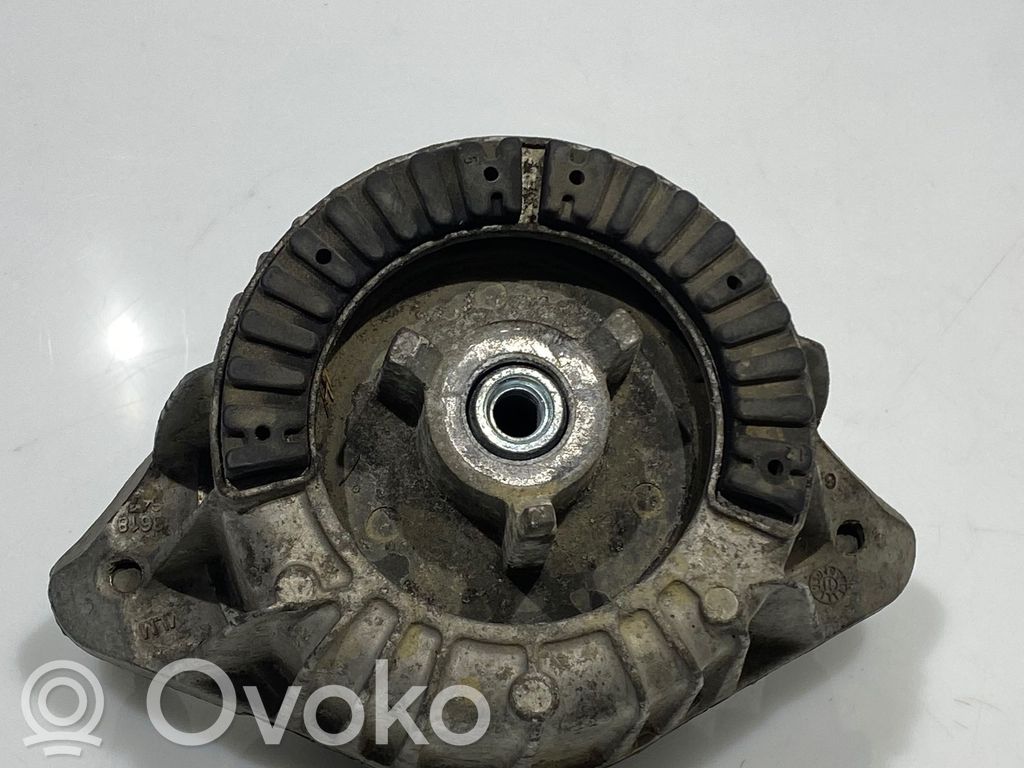 Mercedes-Benz C W204 Engine mount bracket 