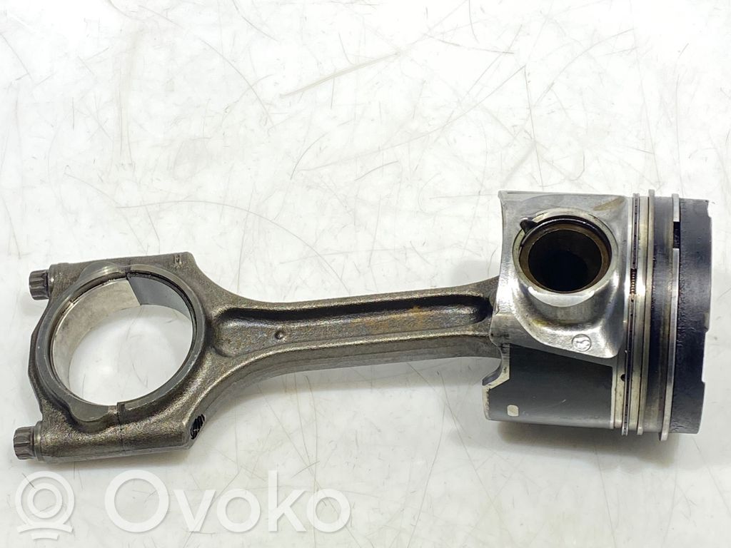 Pistón con biela   81L123