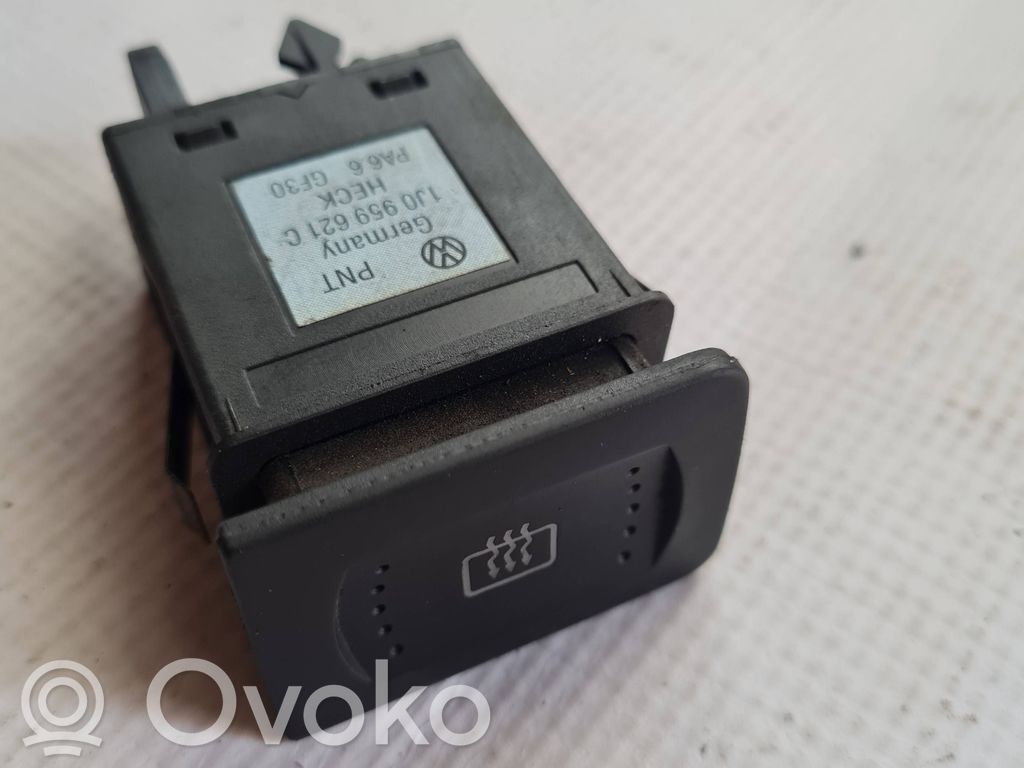 Volkswagen Golf IV Stiklo šildymo elektra jungtukas 