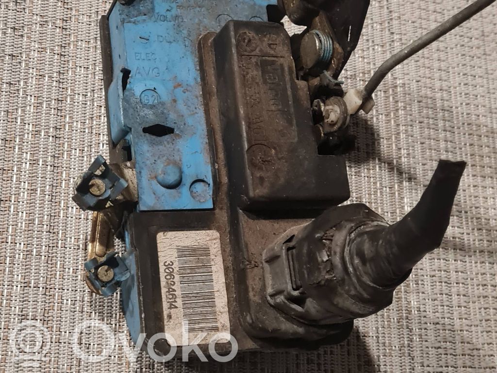 Volvo V70 Priekšpusē slēdzene 
