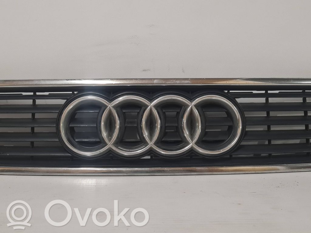 Audi A4 S4 B5 8D Etusäleikkö 