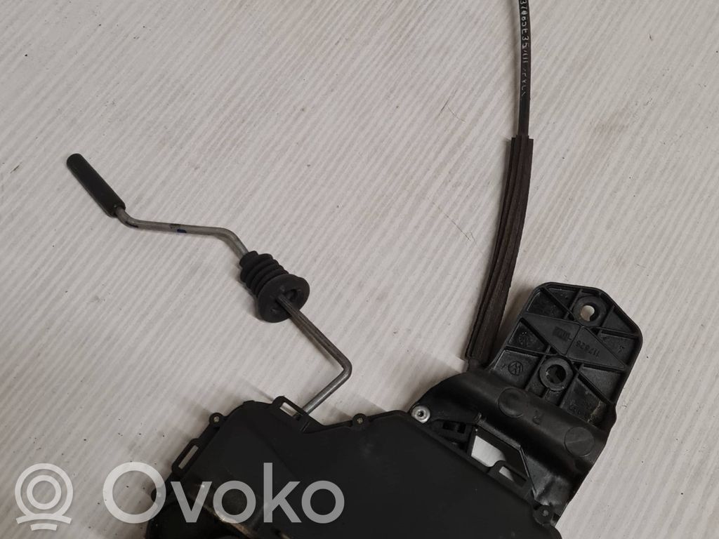 Volkswagen PASSAT B5.5 Zamek drzwi przednich 