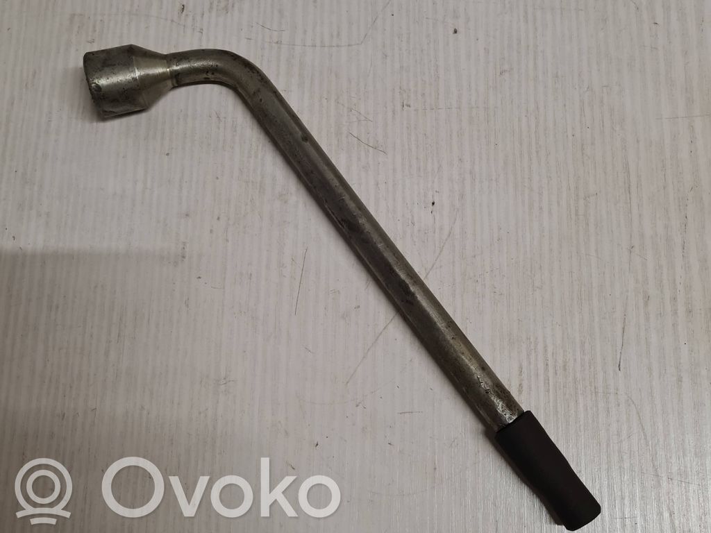 Volvo V70 Wheel nut wrench 