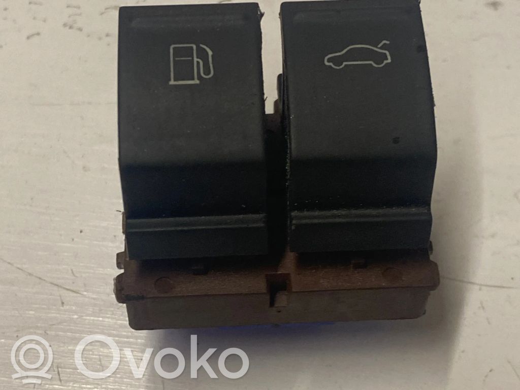 Volkswagen PASSAT B6 Fuel tank opening switch 