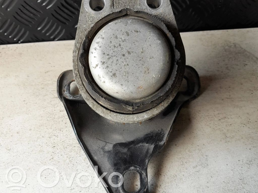 Ford Mondeo Mk III Engine mount bracket 