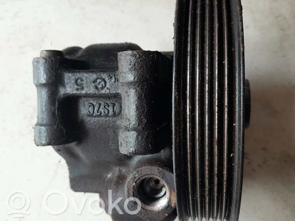 Ford Mondeo Mk III Ohjaustehostimen pumppu 