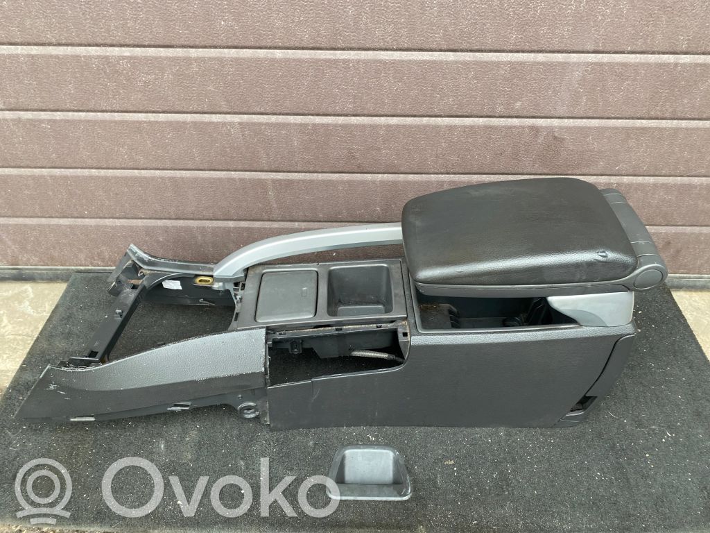 Volvo XC70 Armrest 