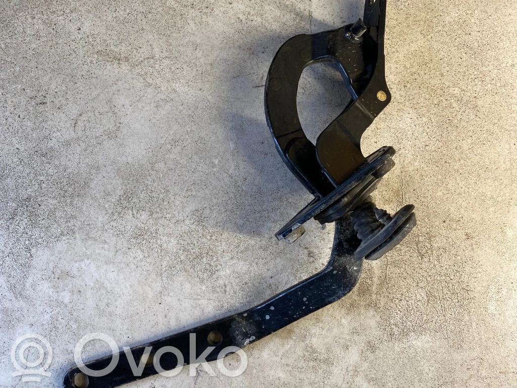 Volvo XC70 Tailgate/trunk/boot hinge 