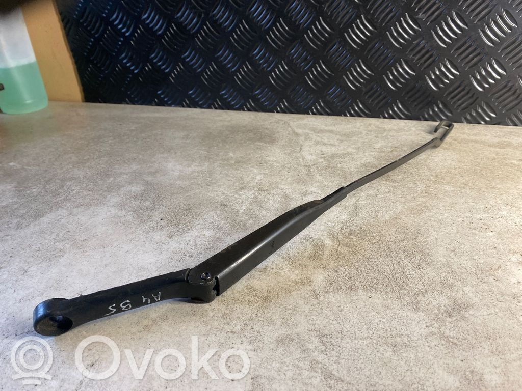 Audi A4 S4 B5 8D Ramię wycieraczki szyby przedniej / czołowej 