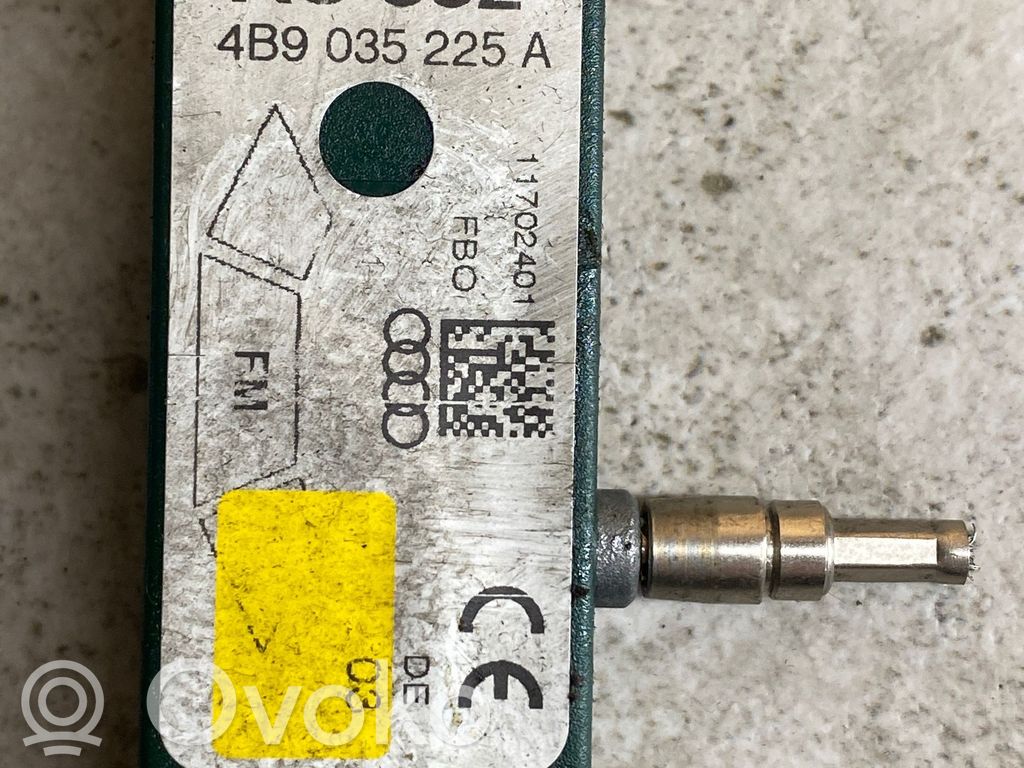 Audi A6 S6 C5 4B Pystyantennivahvistin 