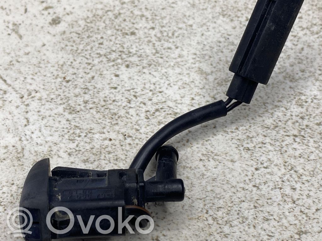BMW 3 E46 Windshield washer spray nozzle 