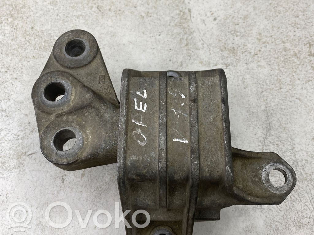 Opel Vectra C Engine mount bracket 