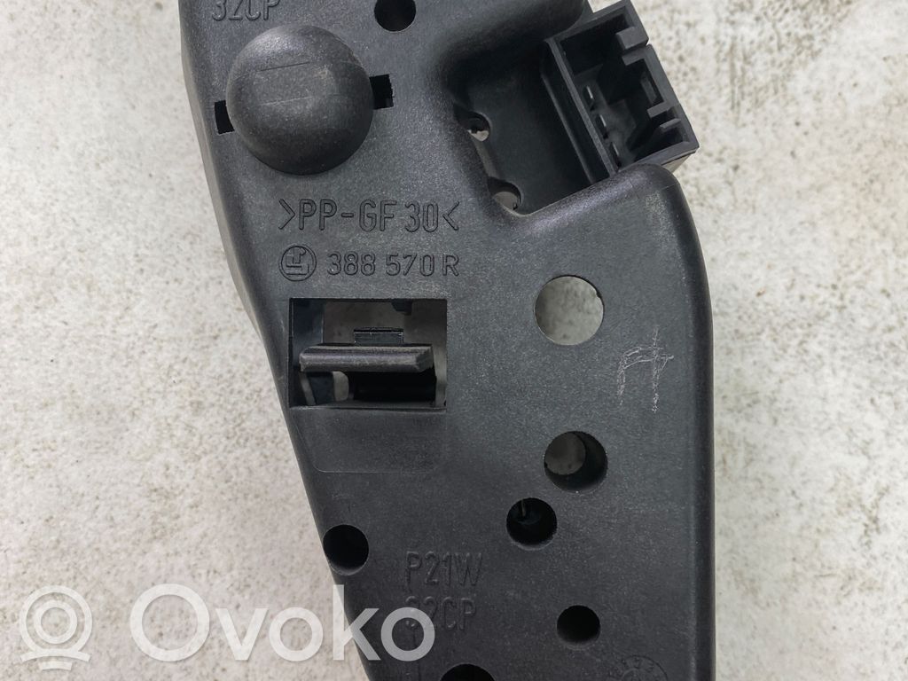 BMW 3 E46 Aizmugurējā luktura detaļa 