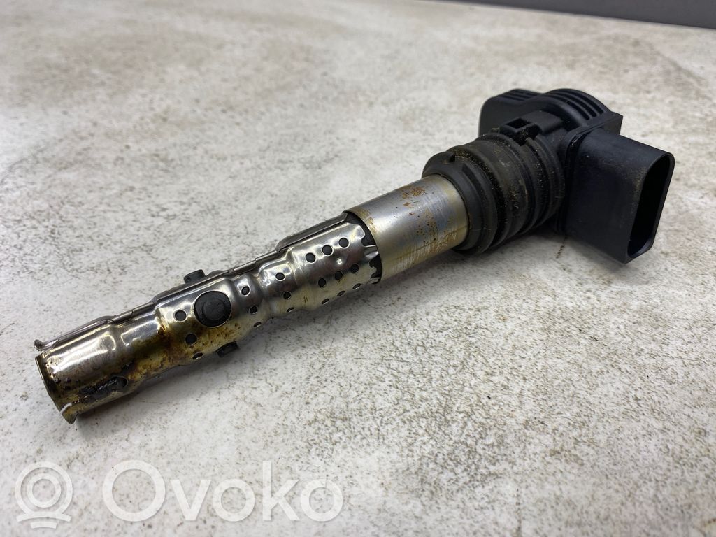Audi A4 S4 B7 8E 8H Cewka zapłonowa wysokiego napięcia 