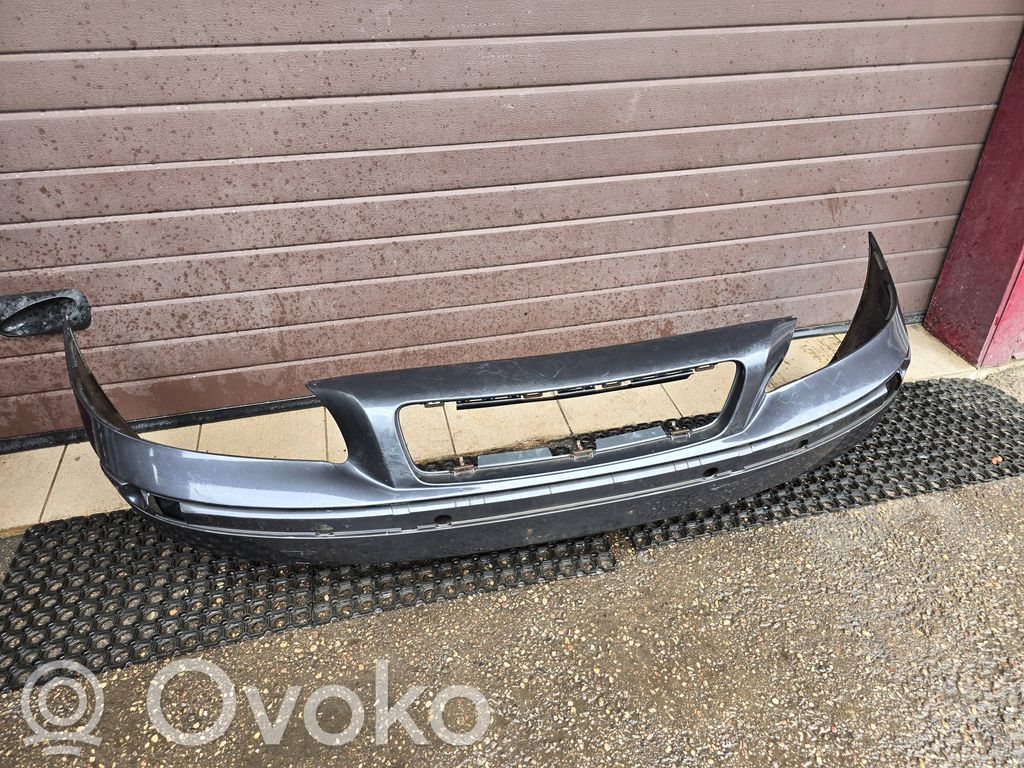 Volvo V70 Front bumper 