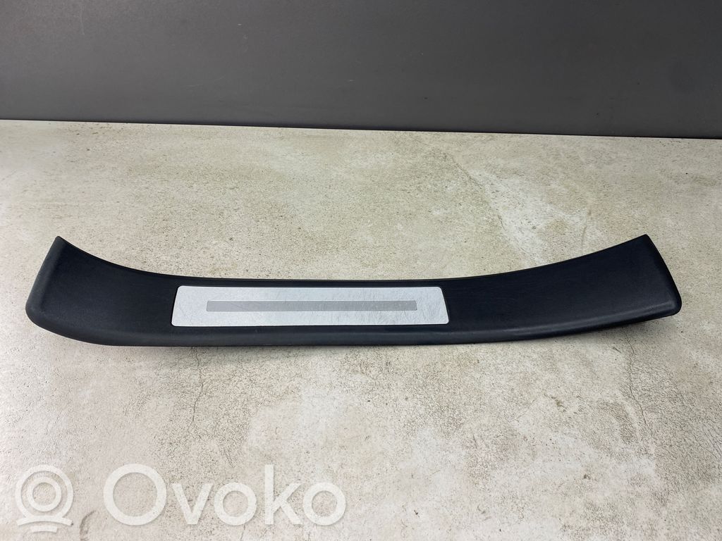 Audi A4 S4 B7 8E 8H Listwa progowa tylna 