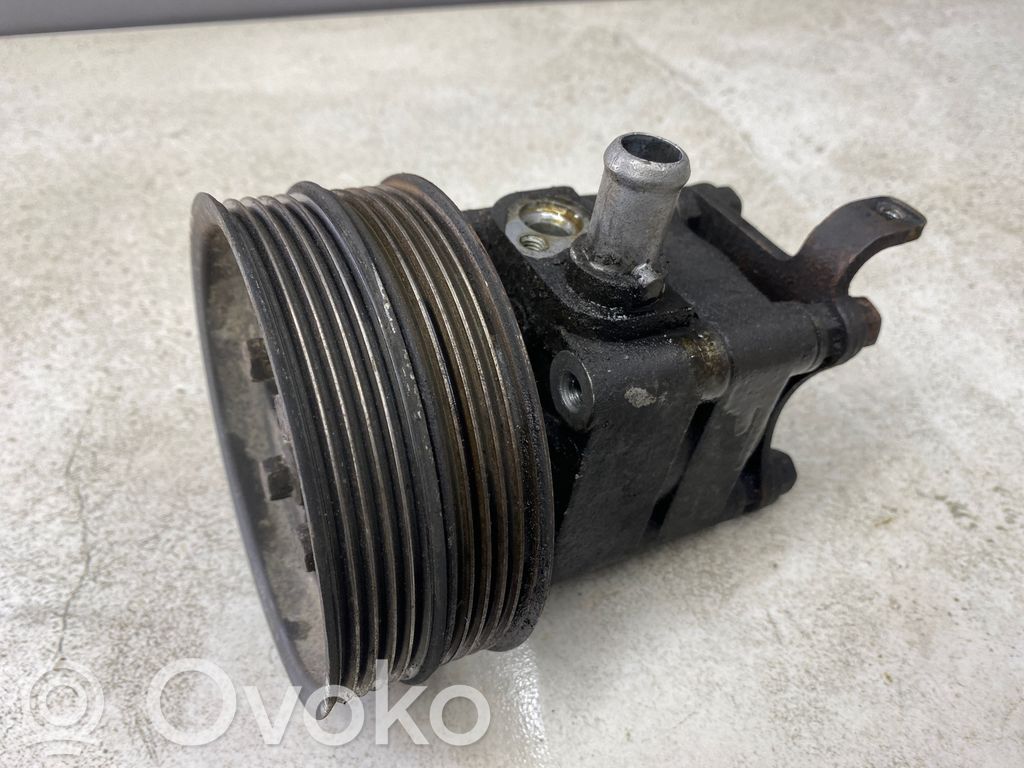 Volvo V70 Ohjaustehostimen pumppu 