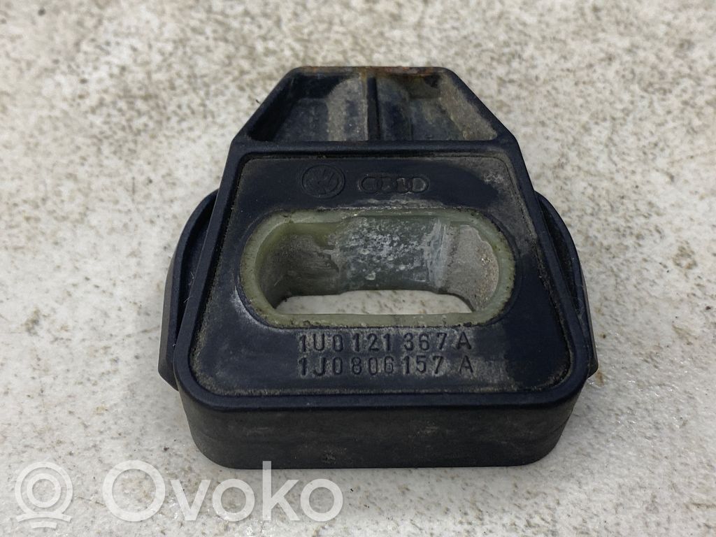 Audi A3 S3 8L Radiator mount bracket 