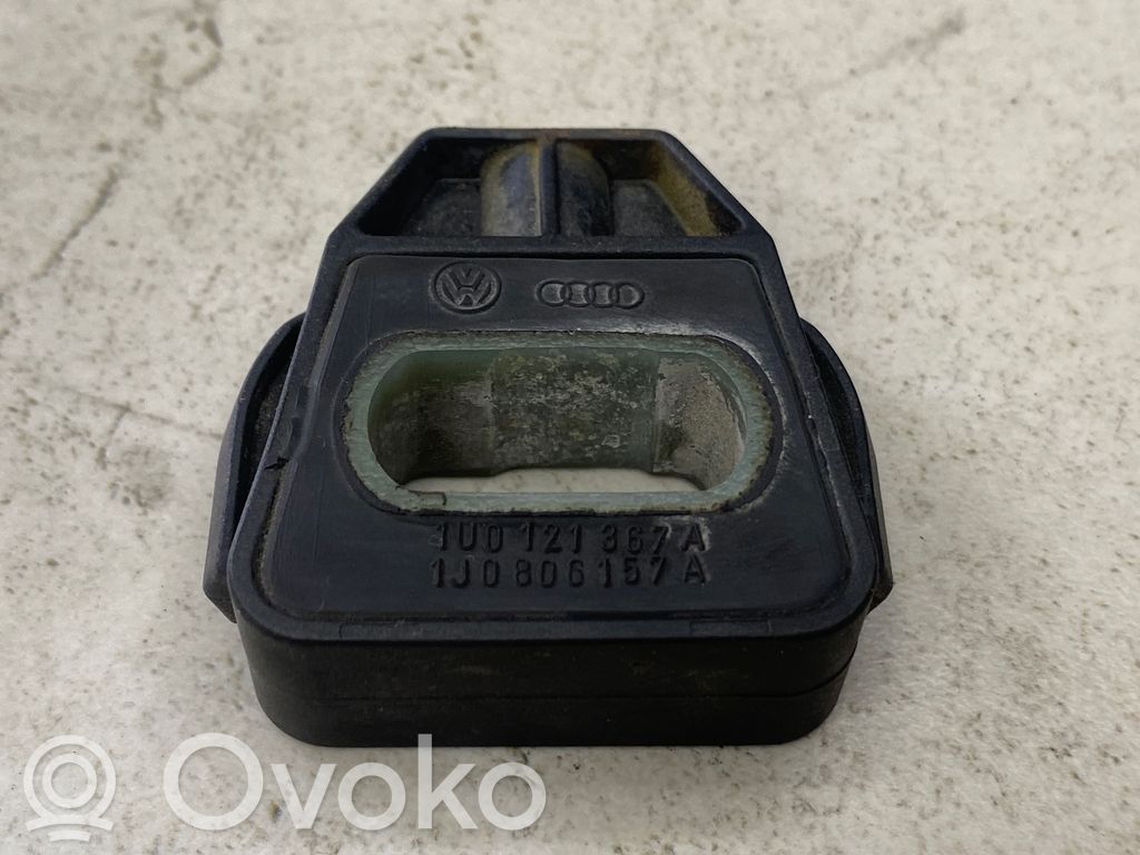 Audi A3 S3 8L Radiator mount bracket 
