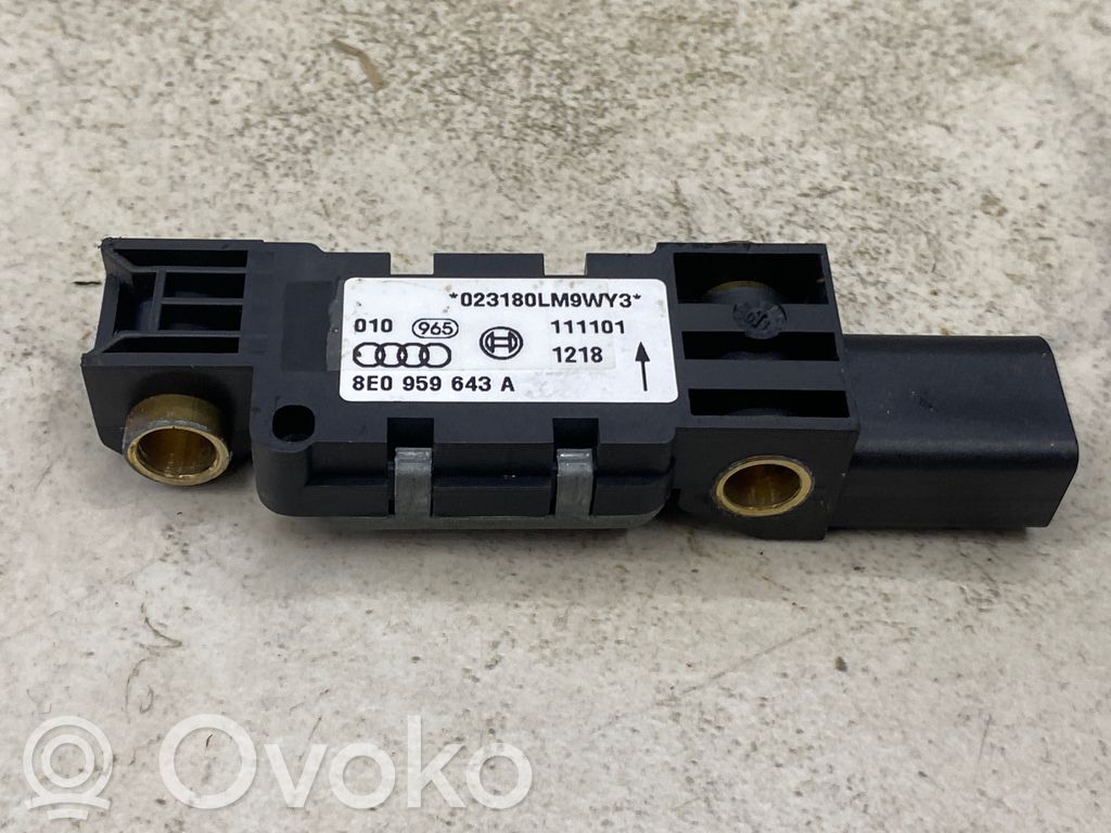 Audi A4 S4 B6 8E 8H Czujnik uderzenia Airbag 