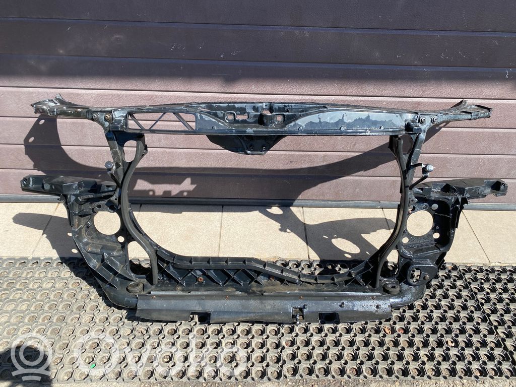 Audi A4 S4 B6 8E 8H Radiatorių panelė 