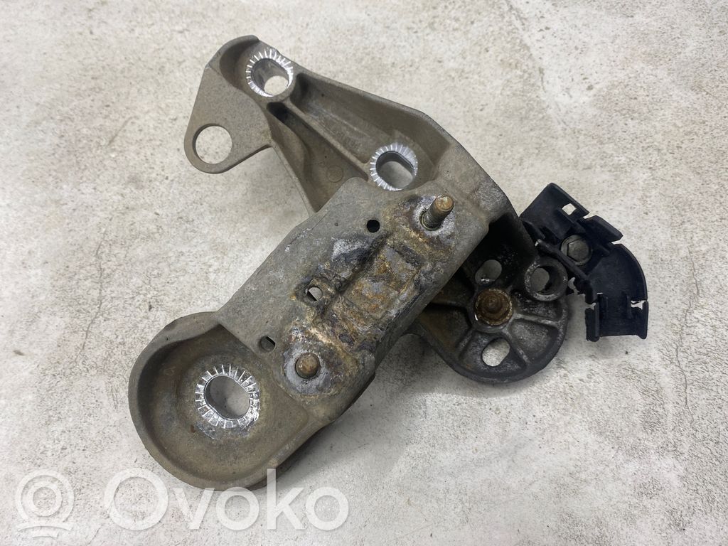 Engine mounting bracket   8E0199352