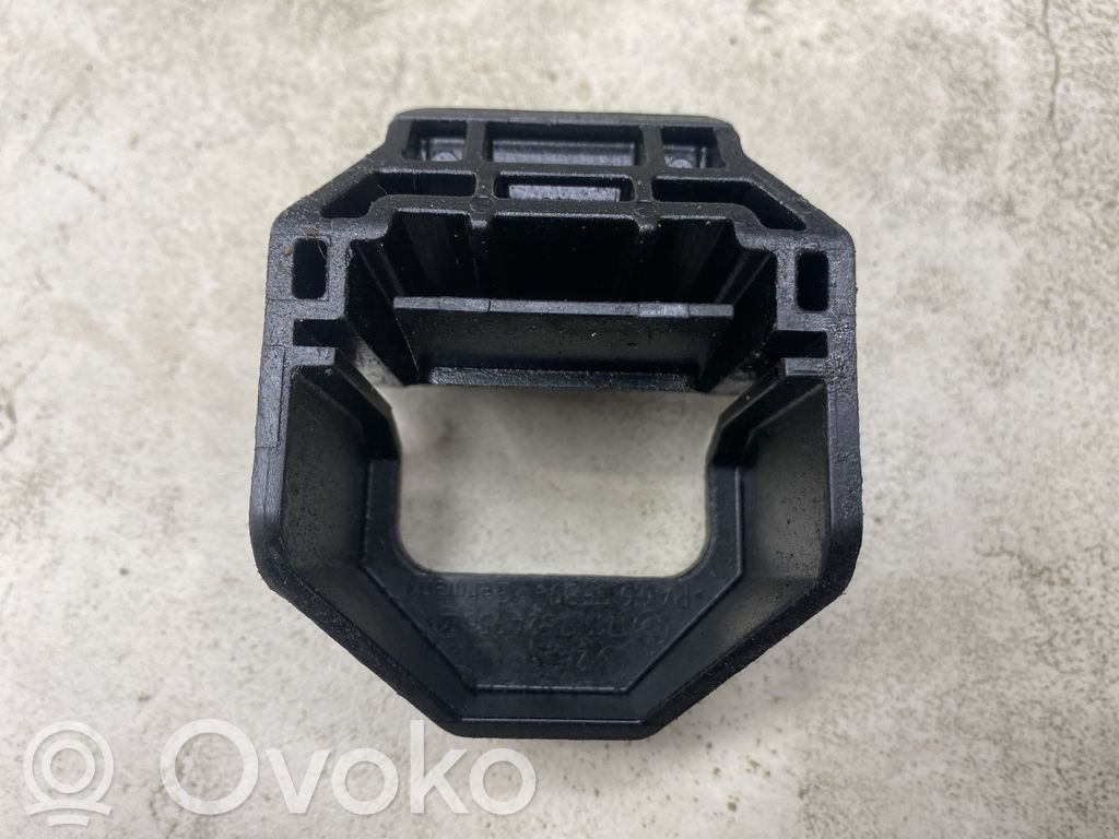 BMW 3 E90 E91 Radiator mount bracket 