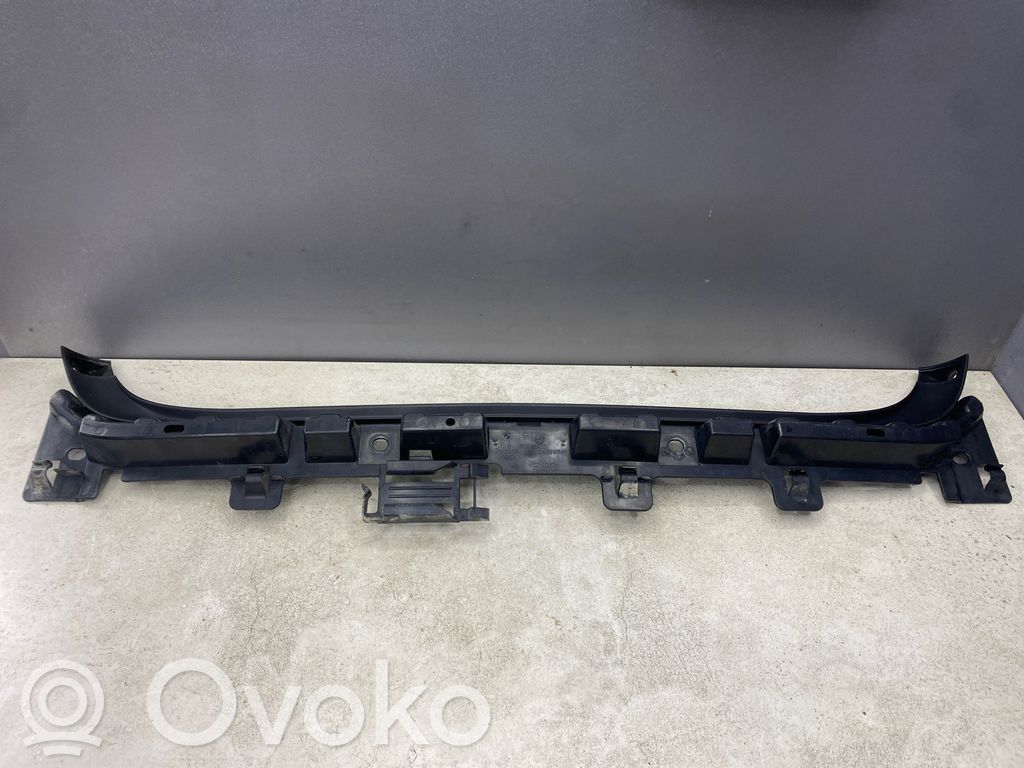 Rear bumper mounting bracket   7058522,2758411