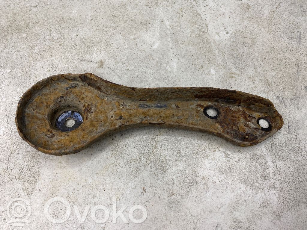 BMW 3 E90 E91 Cits aizmugures šasijas elements 