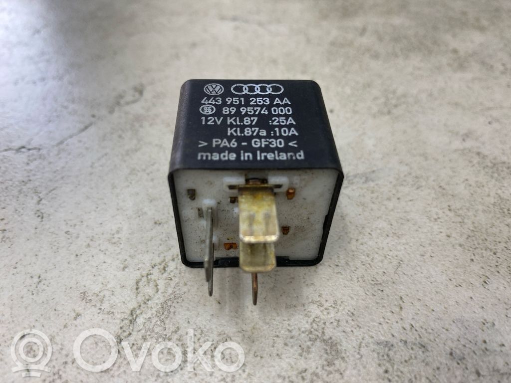 Volkswagen PASSAT B6 Muu rele 