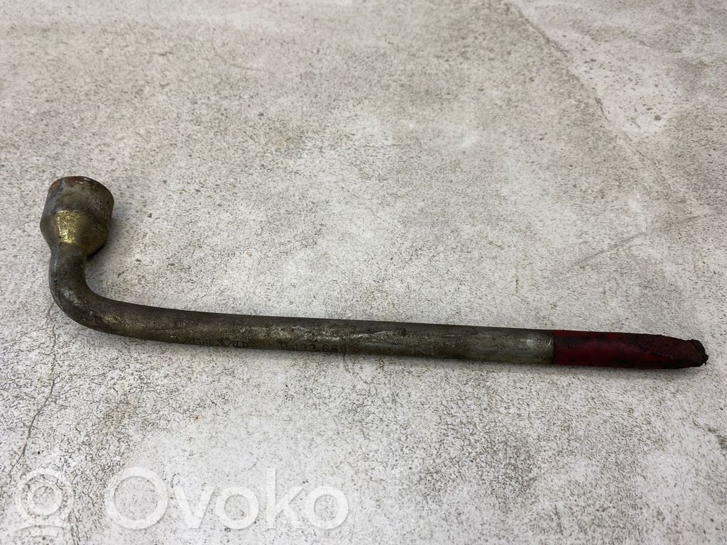Volvo XC90 Wheel nut wrench 