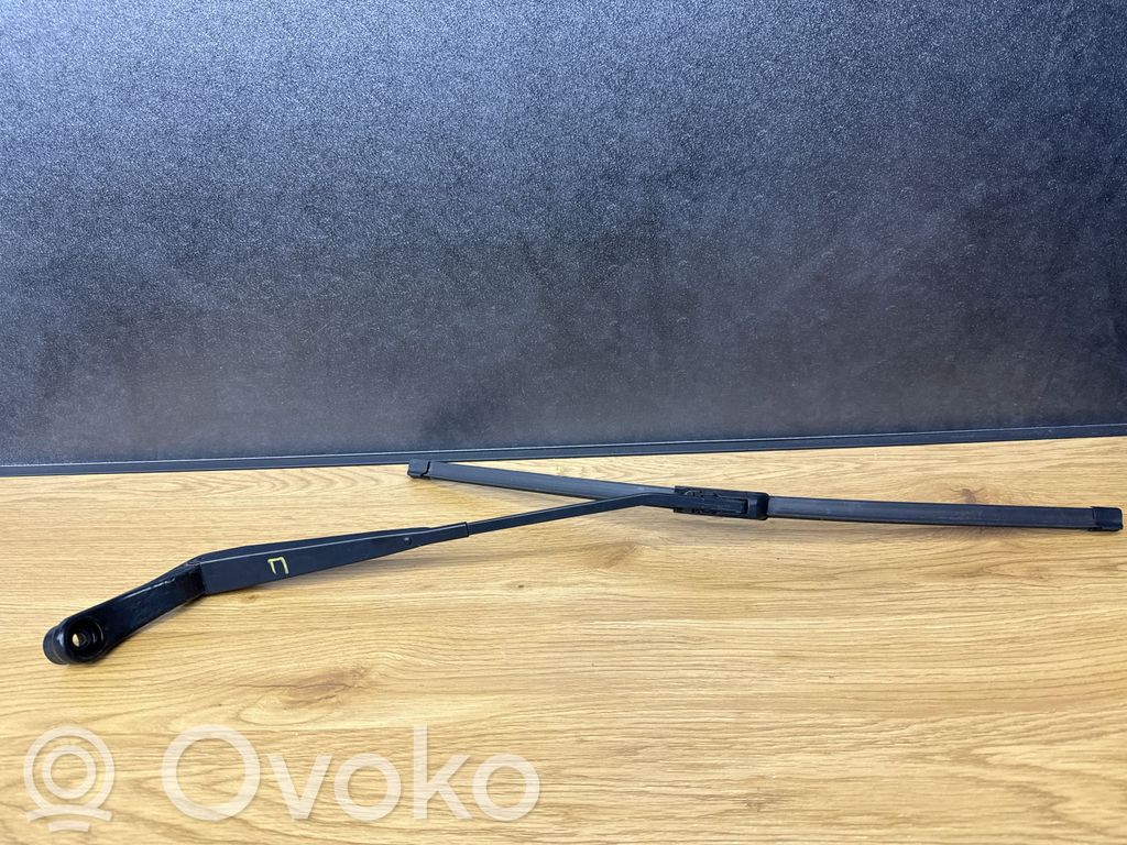 Dodge Caliber Front wiper blade arm 