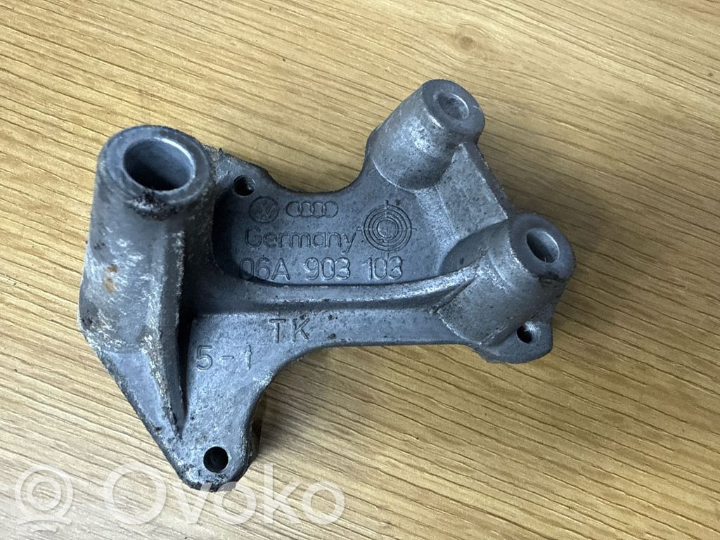Skoda Octavia Mk2 (1Z) Engine mounting bracket 