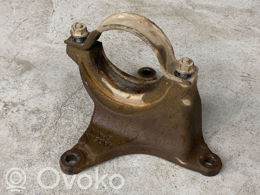 Volvo V50 Driveshaft support bearing bracket 