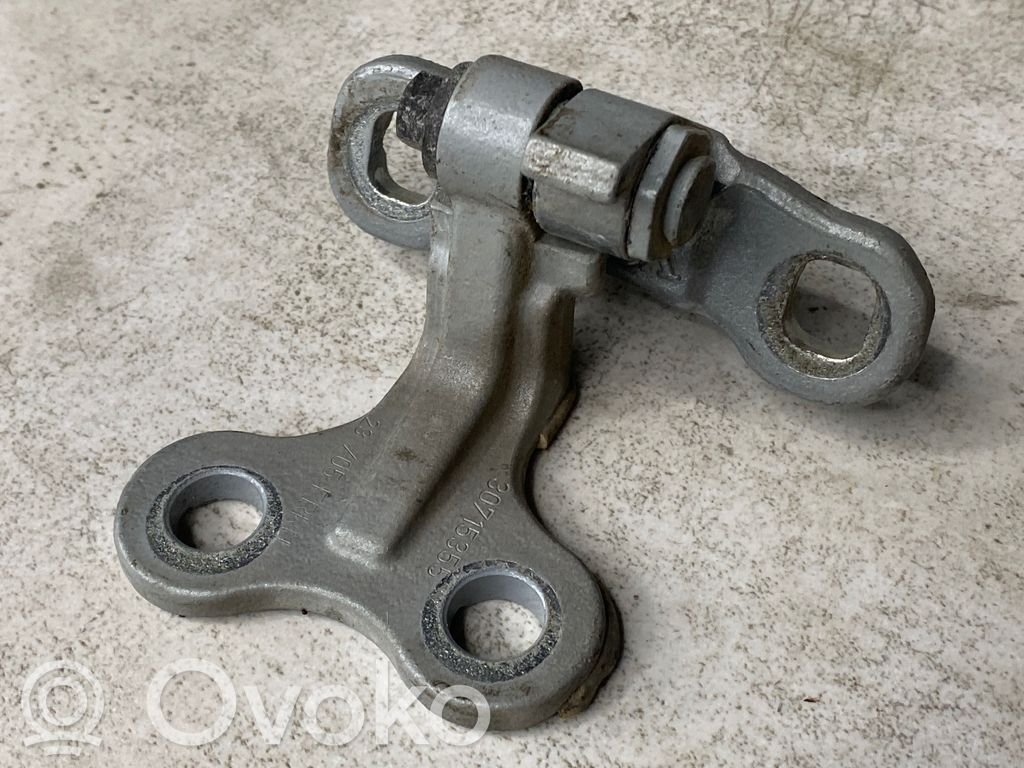 Volvo V50 Front door upper hinge 