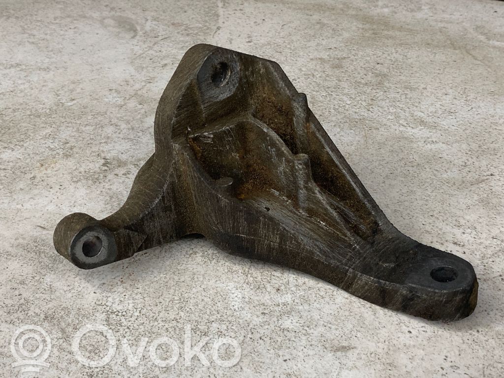 Volvo V50 Gearbox mounting bracket 