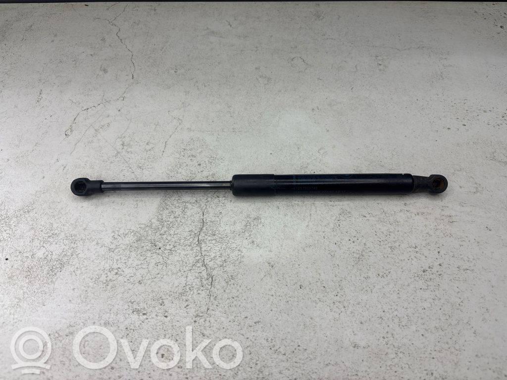 BMW 5 E60 E61 Amortizatorius variklio dangčio 