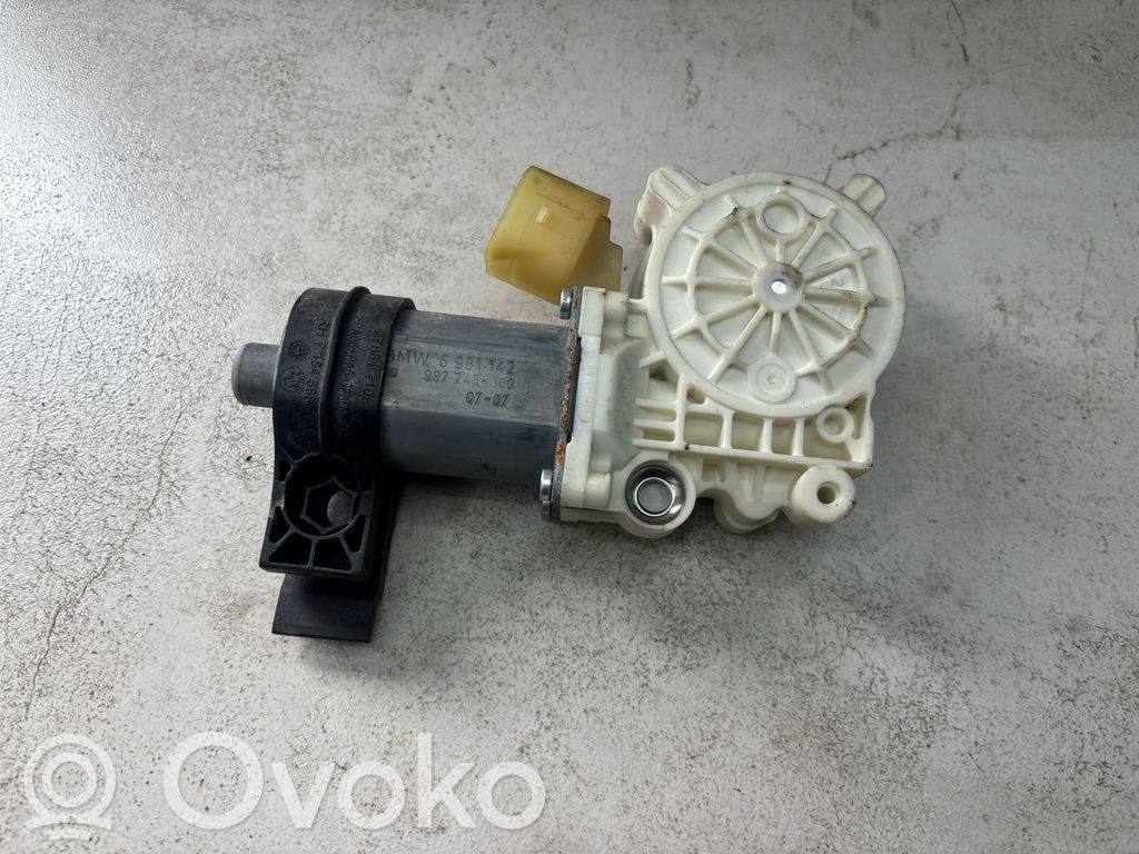 BMW 5 E60 E61 Priekinio lango pakelėjo varikliukas 