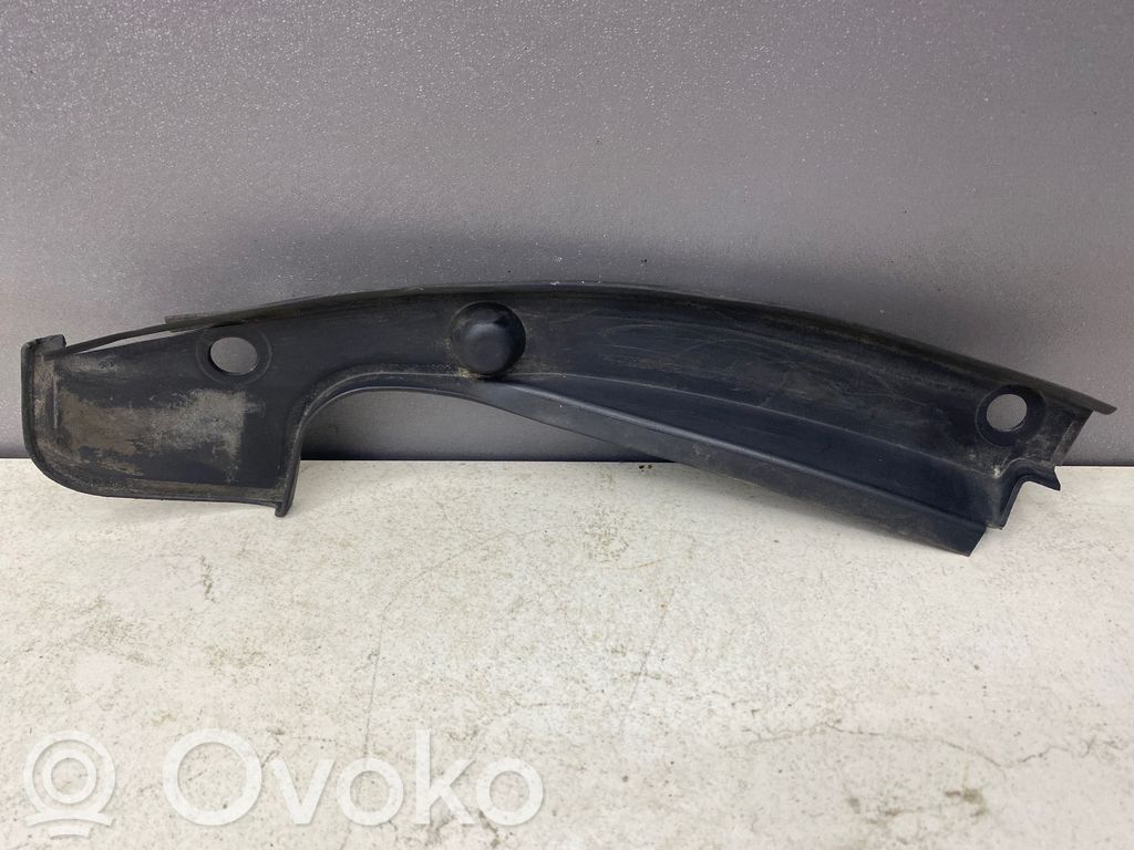 BMW 5 E60 E61 Kita variklio skyriaus detalė 