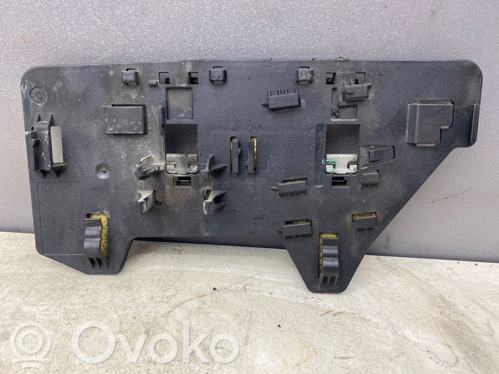 Muu moottoritilan osa   7799470