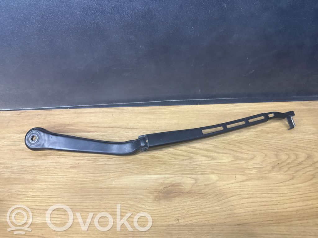 BMW 3 E90 E91 Front wiper blade arm 
