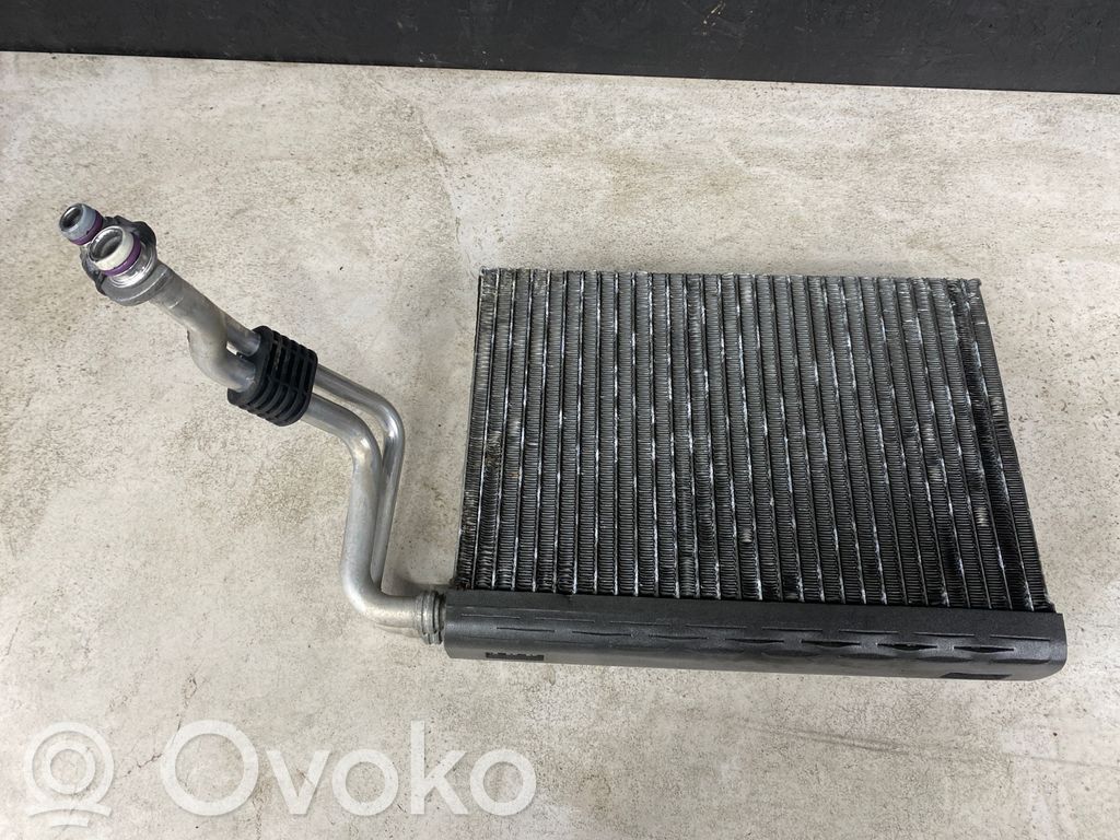 BMW 3 E90 E91 Gaisa kondicioniera radiators (salonā) 