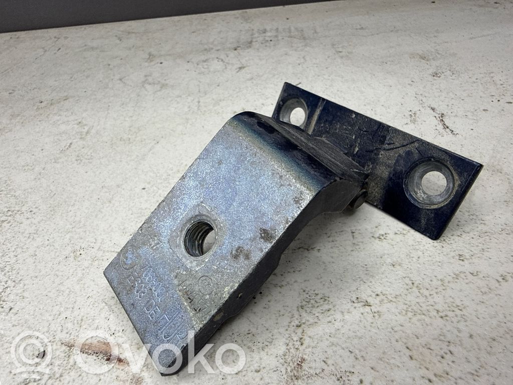 Rear door lower hinge   A046574,7068090