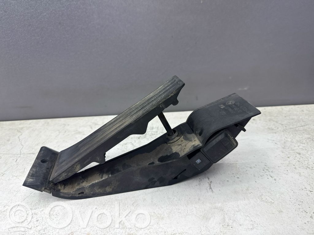 Akceleratoriaus pedalas   25916010,6772646
