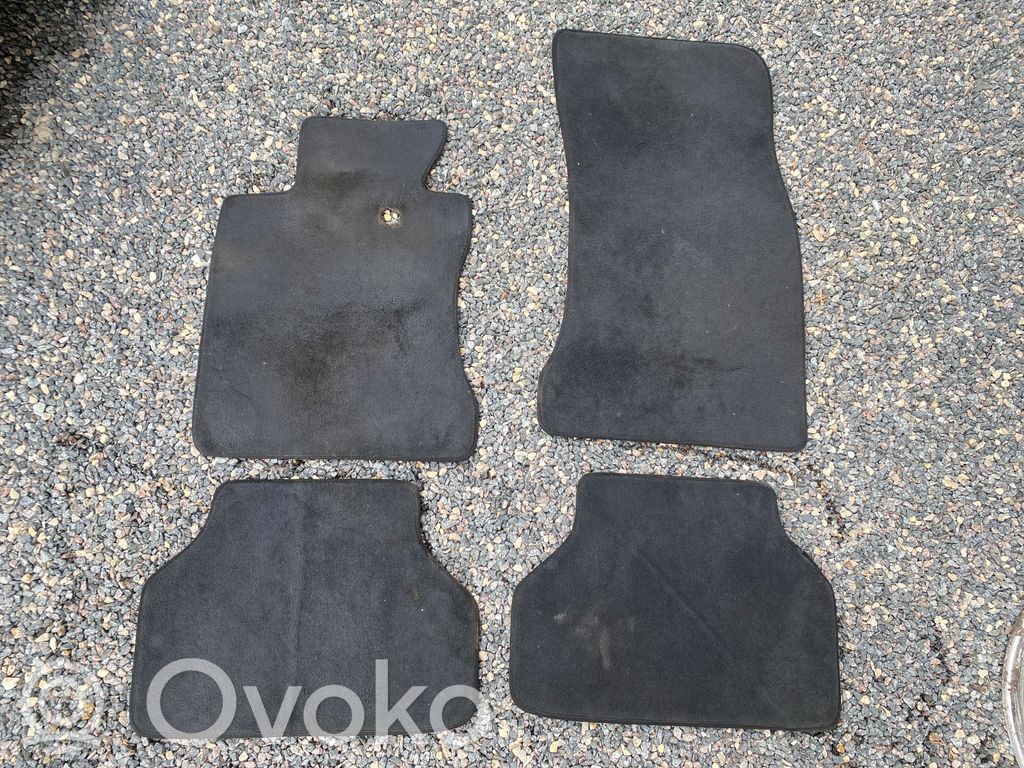 Car floor mat set   10648011